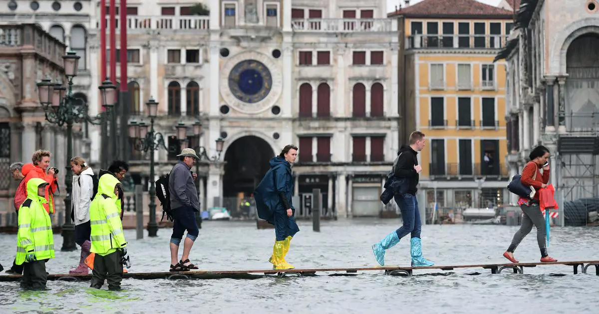 Viharok tomboltak Dél-Olaszországban, Rómát elöntötte az eső