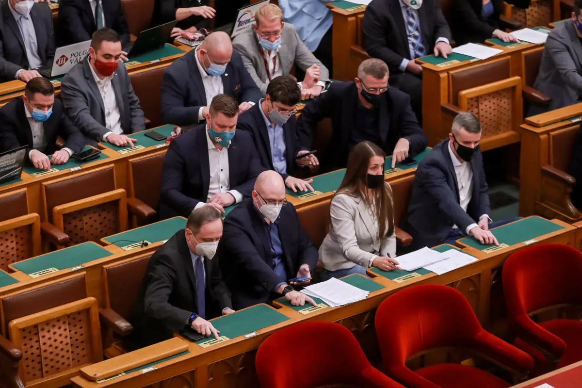 A Jobbik a honvédelmi miniszter azonnali hatályú felmentését sürgeti