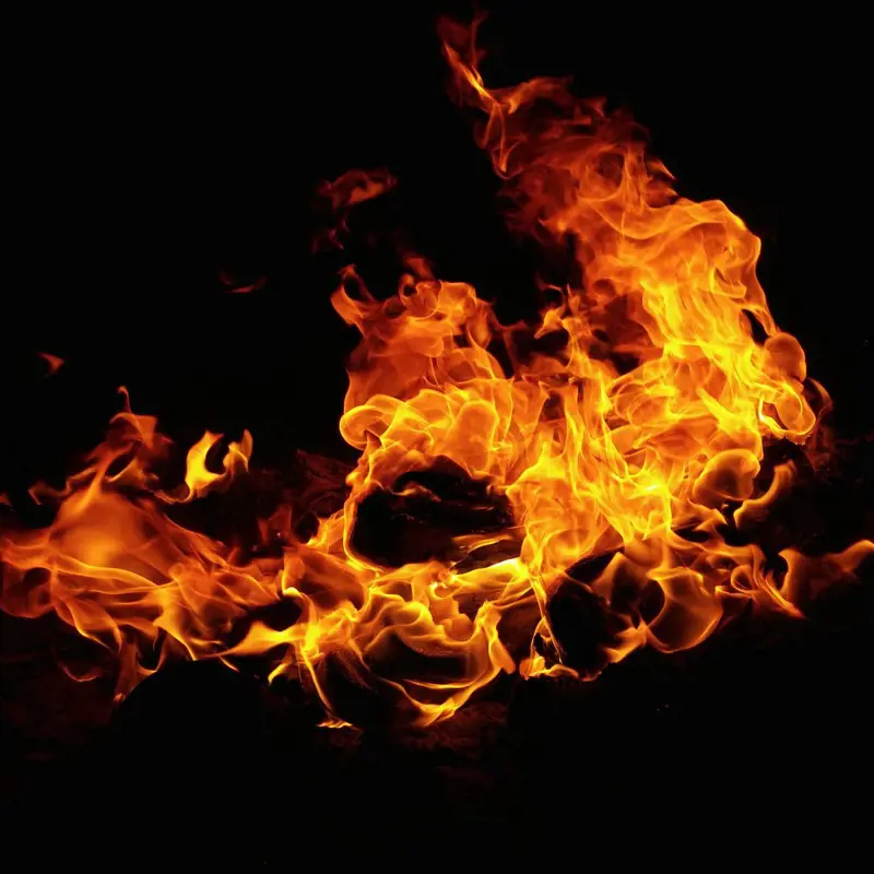 Hatalmas tűz ütött ki a XVI. kerületben, gázpalackok is felrobbantak