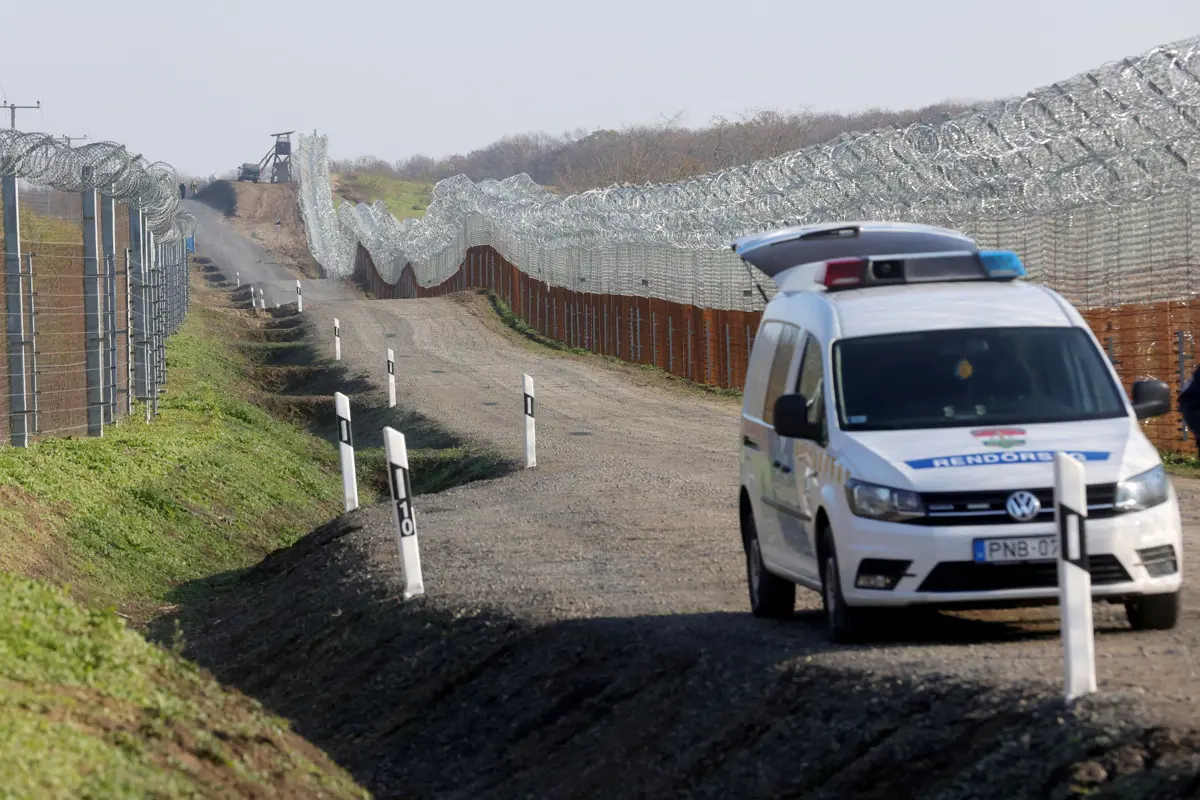 Jobbik-Konzervatívok: Önálló határőrséget – határőrt a kerítés mellé!