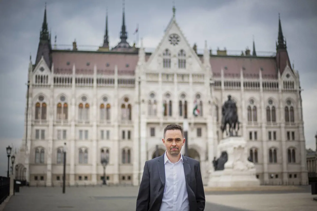 Stummer szerint Péterfalvi hivatala a Fidesz által titkosan megszerzett adatokat védi