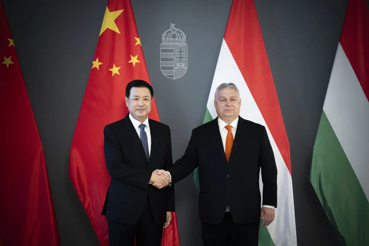 Orbán Viktor a kínai közbiztonsági miniszterrel tárgyalt a Karmelitában