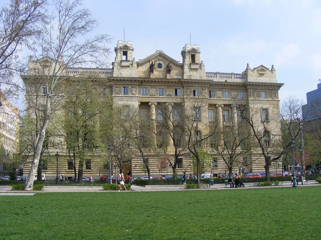 Komolyan felvetődik a kormánypártok felelőssége az MNB-botrányban