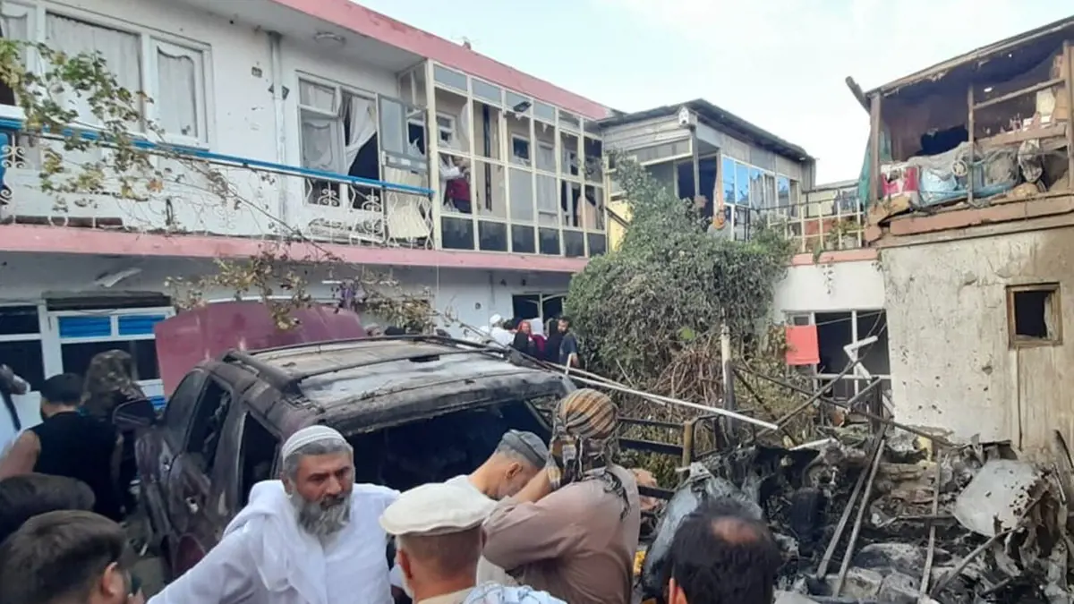 Rakétatámadás ért egy házat a kabuli reptér közelében, Amerika katonai csapást hajtott végre egy öngyilkos merénylő gépkocsija ellen