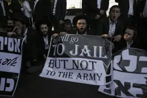 Tömegtüntetésen tiltakoztak katonai behívásuk ellen Jeruzsálemben az ultraortodox zsidók