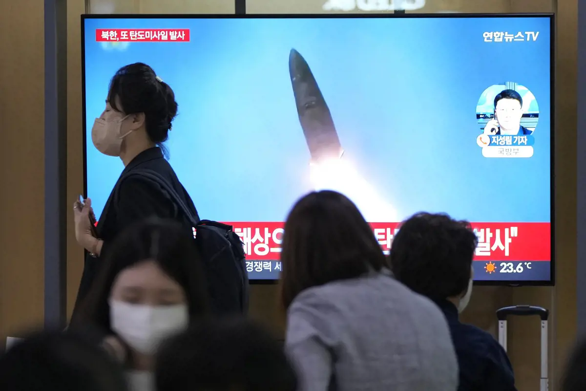 Észak-koreai ballisztikus rakéta haladt el Japán fölött, majd az óceánba zuhant