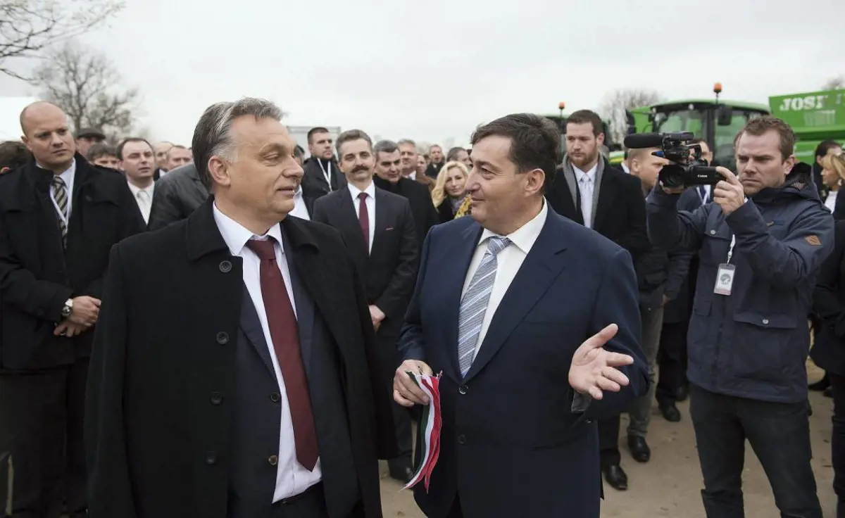 Alaptörvény-módosítás: "Orbán Viktor férfi. Mészáros Lőrinc férfi"