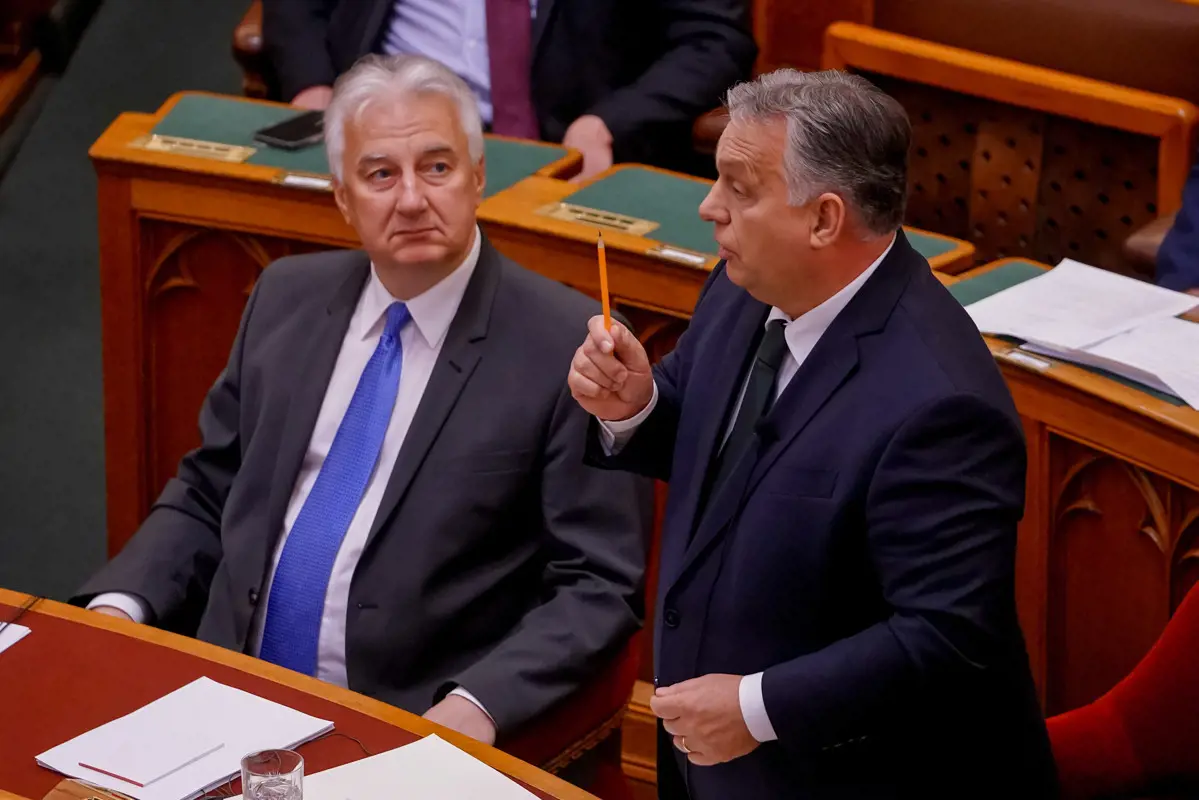 Nem ideiglenes! Orbán Viktor elismerte, át kell szervezni a Magyar Postát, hogy a vállalat életben maradjon
