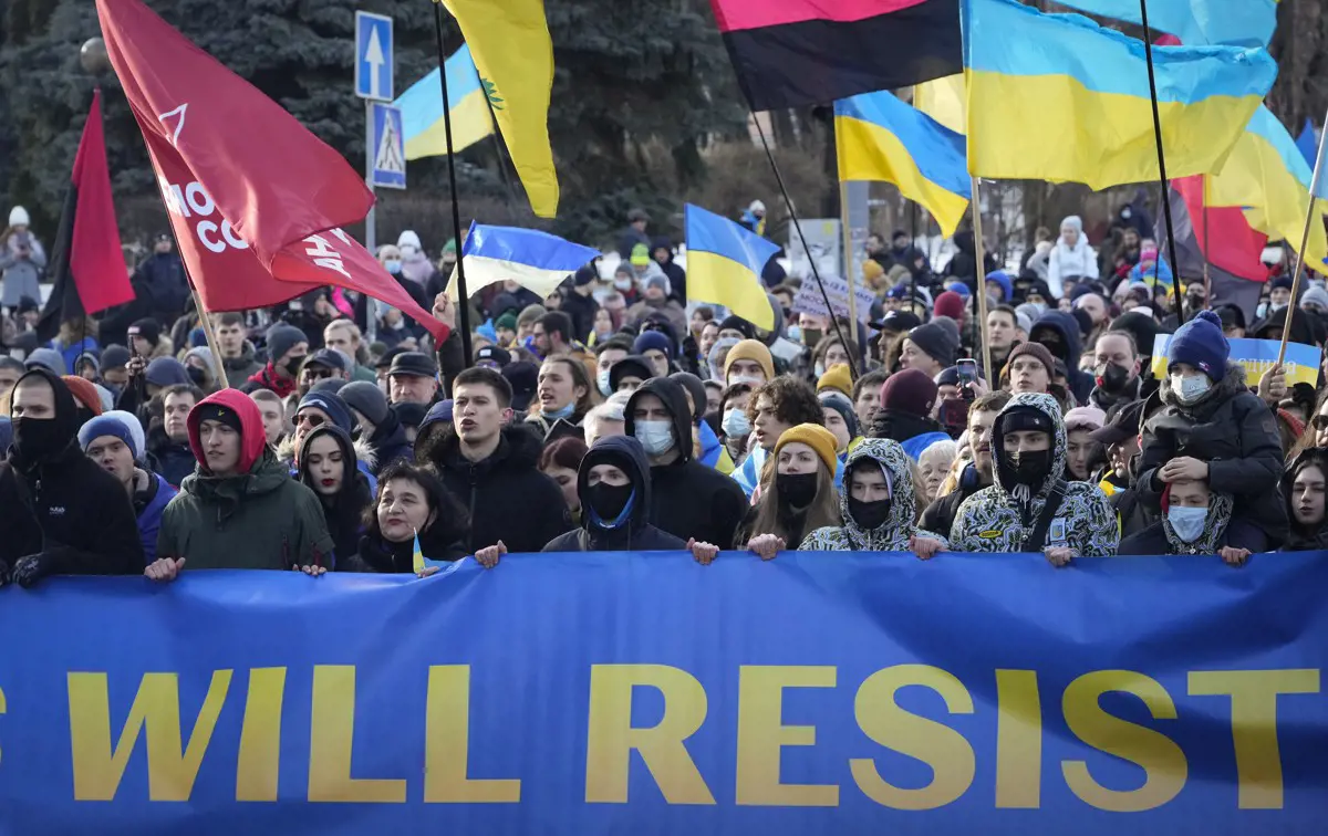 Több ezren tüntettek Kijevben az orosz fenyegetettség miatt