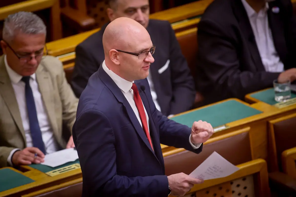 Z. Kárpát Dániel a kormánynak devizaügyben: „Önök a profitérdek feltétlen támogatását választották”