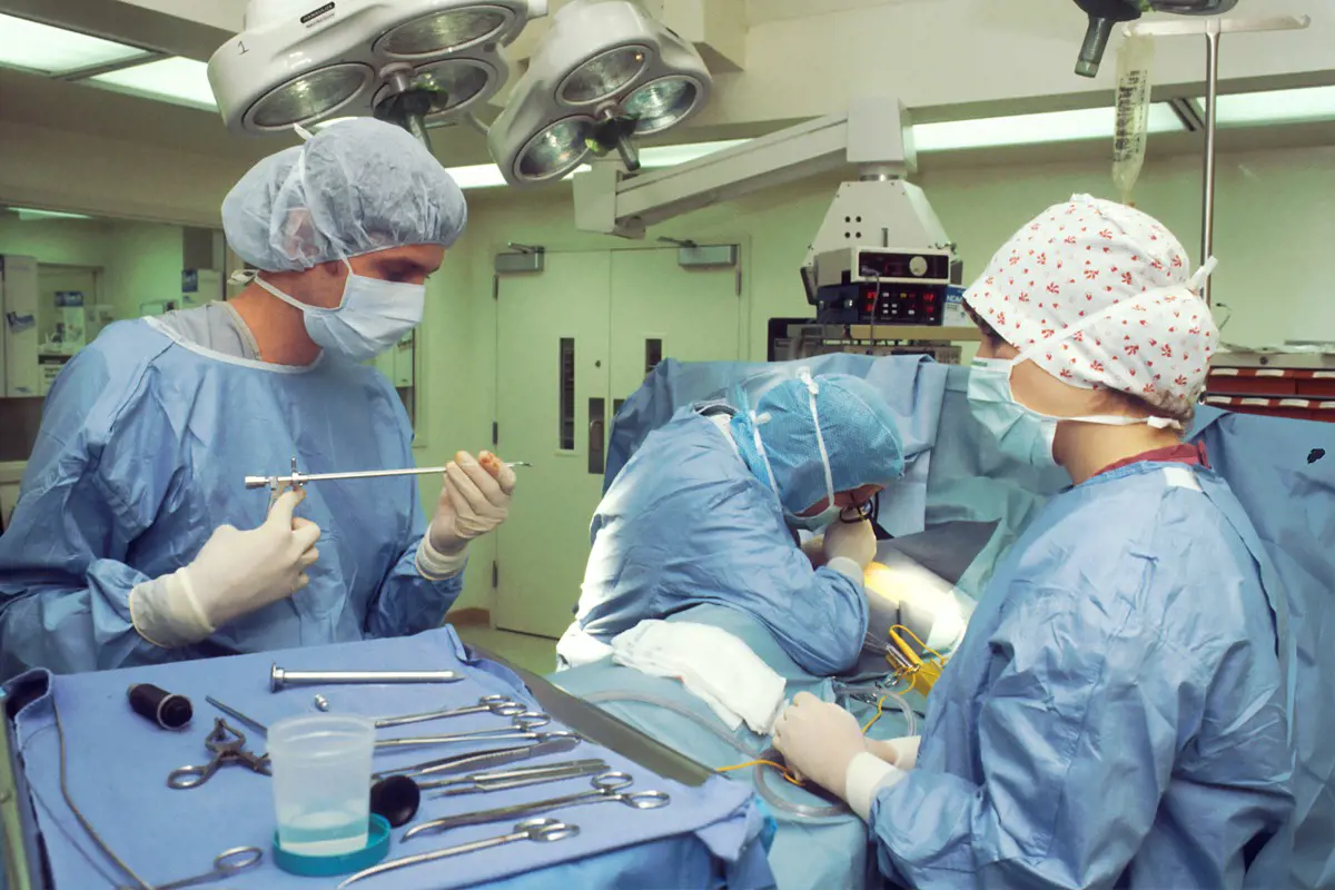 Leállhatnak a műtétek Érden, óriási bajban a Dr. Romics László Egészségügyi Intézmény
