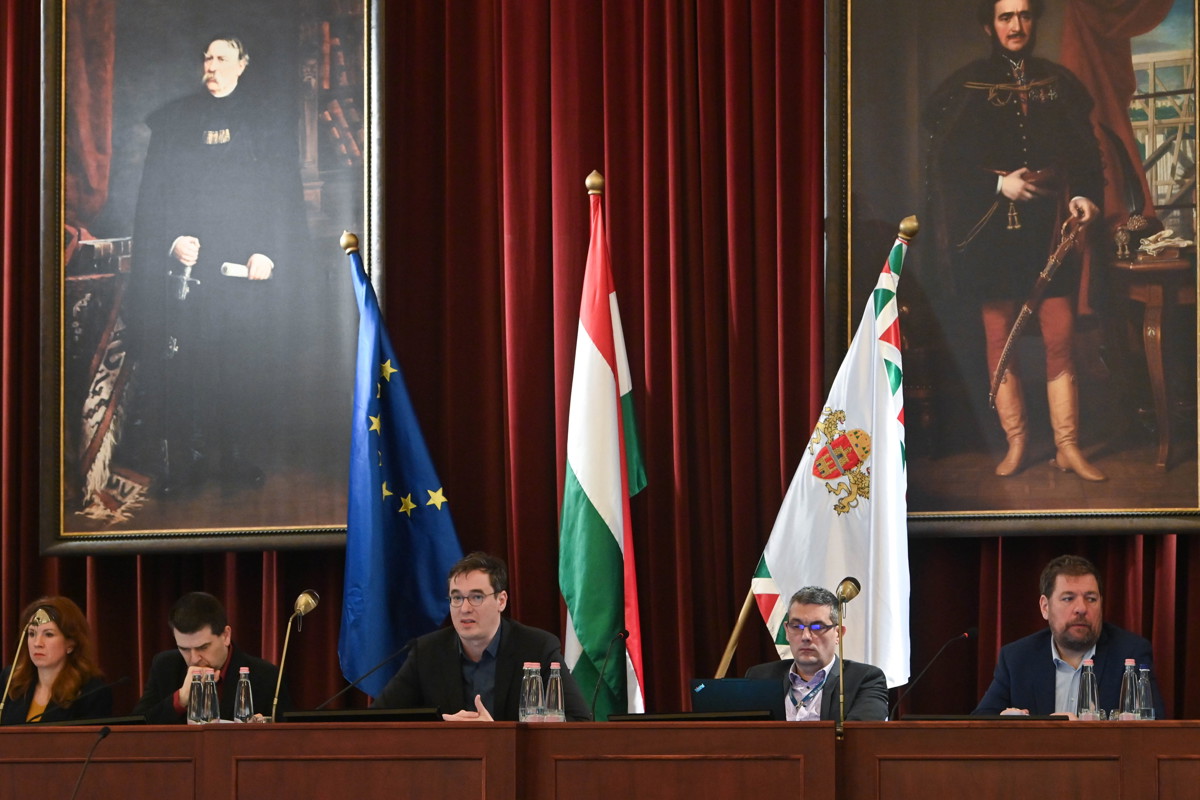 Bajban a fővárosi költségvetés, 25 milliárddal növelik Budapest folyószámla-hitelkeretét