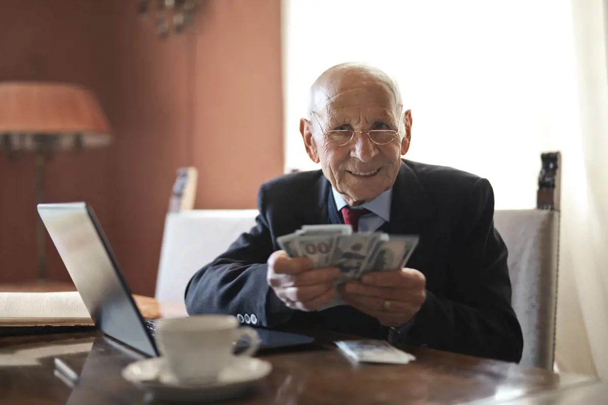 Kiderült mikortól kapják meg a nyugdíjasok a 13. havi nyugdíjat