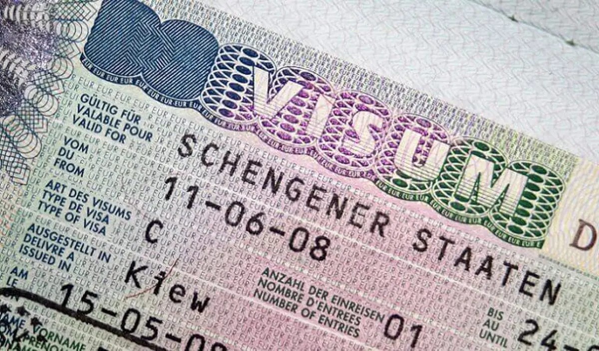 Leállítja a schengeni vízumok könnyített kiadását az orosz turistáknak az Európai Unió