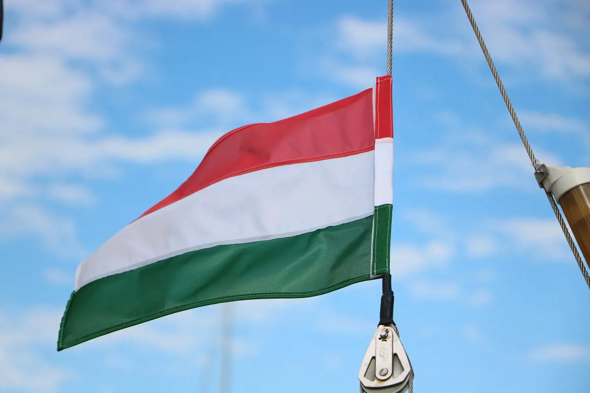 Egy ukrán lap szerint Kárpátalja megszállása, hogy kitették egy községben a magyar zászlót