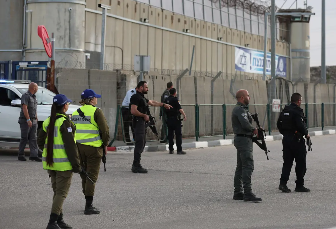 Túlzsúfolttá váltak a börtönök Izraelben