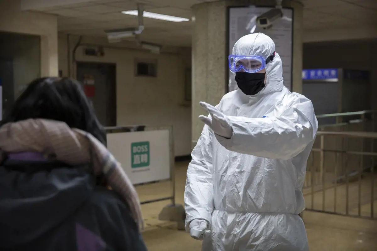 Koronavírus: „nagyon magasra” emelte a globális veszély szintjét a WHO
