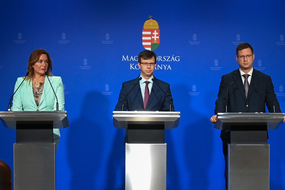 Mi lesz ősszel? A várható benzinválság volt a csütörtöki kormányinfó fő témája