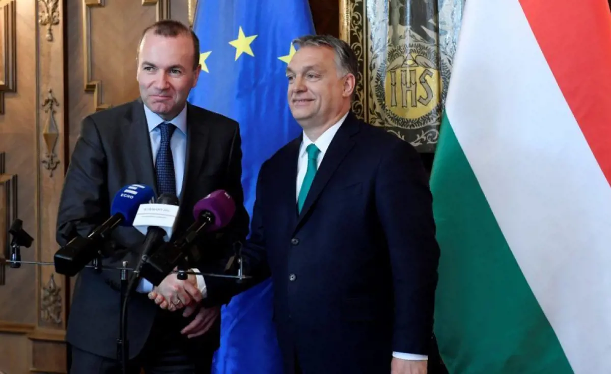 Manfred Weber önzőséggel vádolja a magyar és a lengyel miniszterelnököt