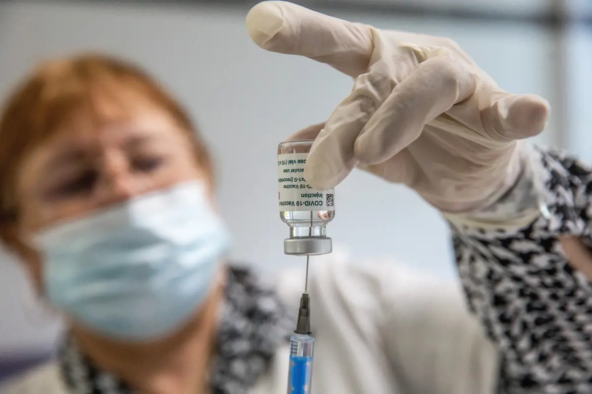 Három elhunyt és 102 új fertőzött - ismét rosszabbodnak a járványügyi adatok