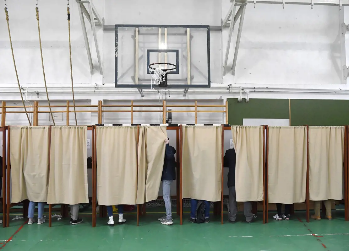 Szupervasárnap: több mint 50 településen lesz ma választás - marad a Fidesz fölény?