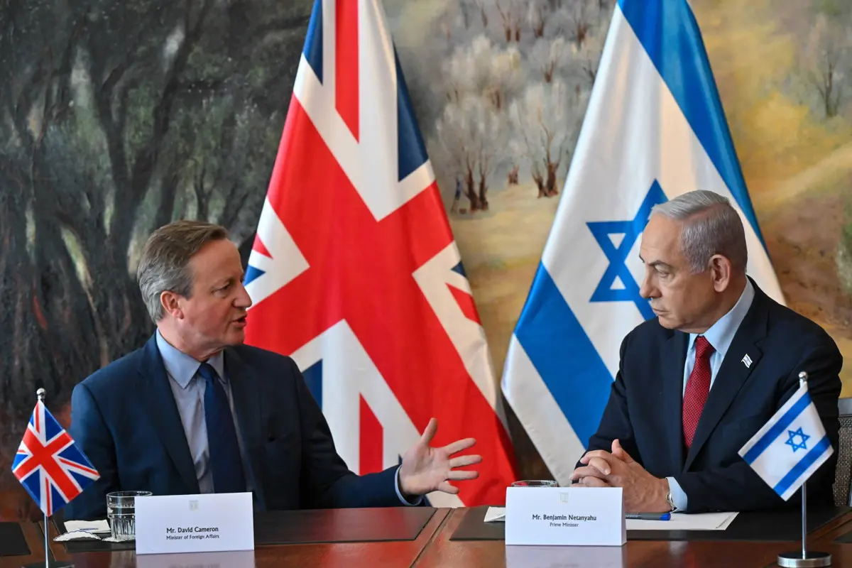Cameron szerint az Izrael elleni fegyverembargó a Hamászt segítené