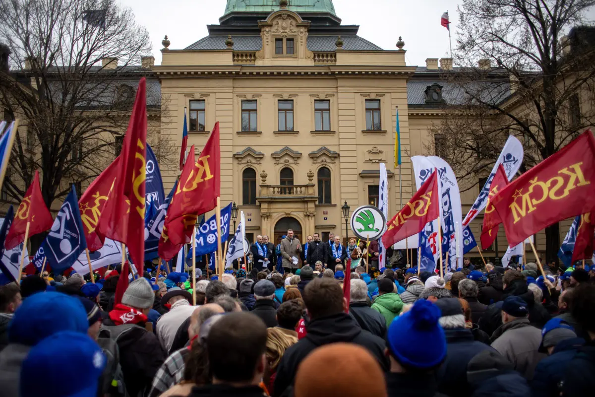 Csehországban is tiltakoznak a kormány nyugdíjreformja ellen