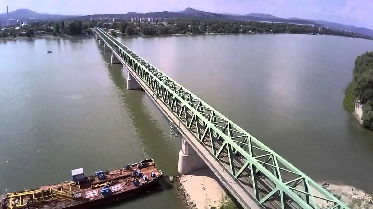 Halálra gázolt egy embert a vonat az újpesti vasúti összekötő hídon