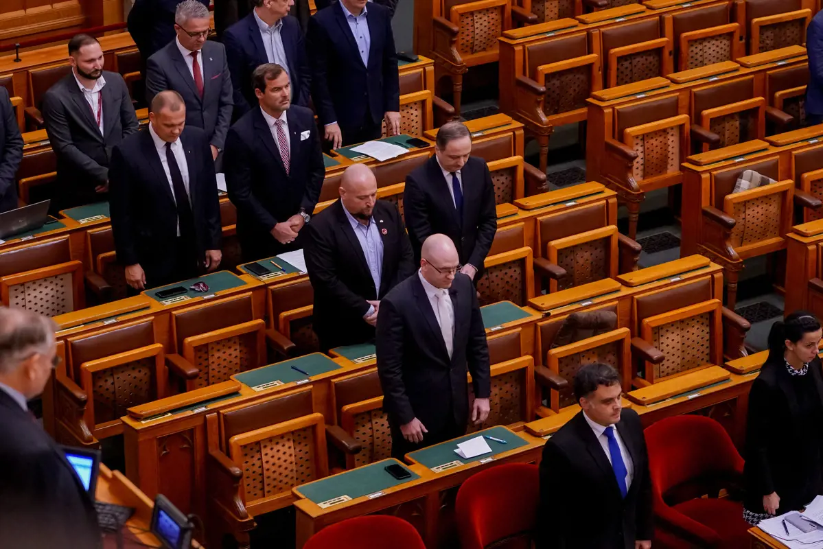 A Jobbik kérésére a Parlament egyperces néma csenddel emlékezett a kárpátaljai magyar áldozatokra