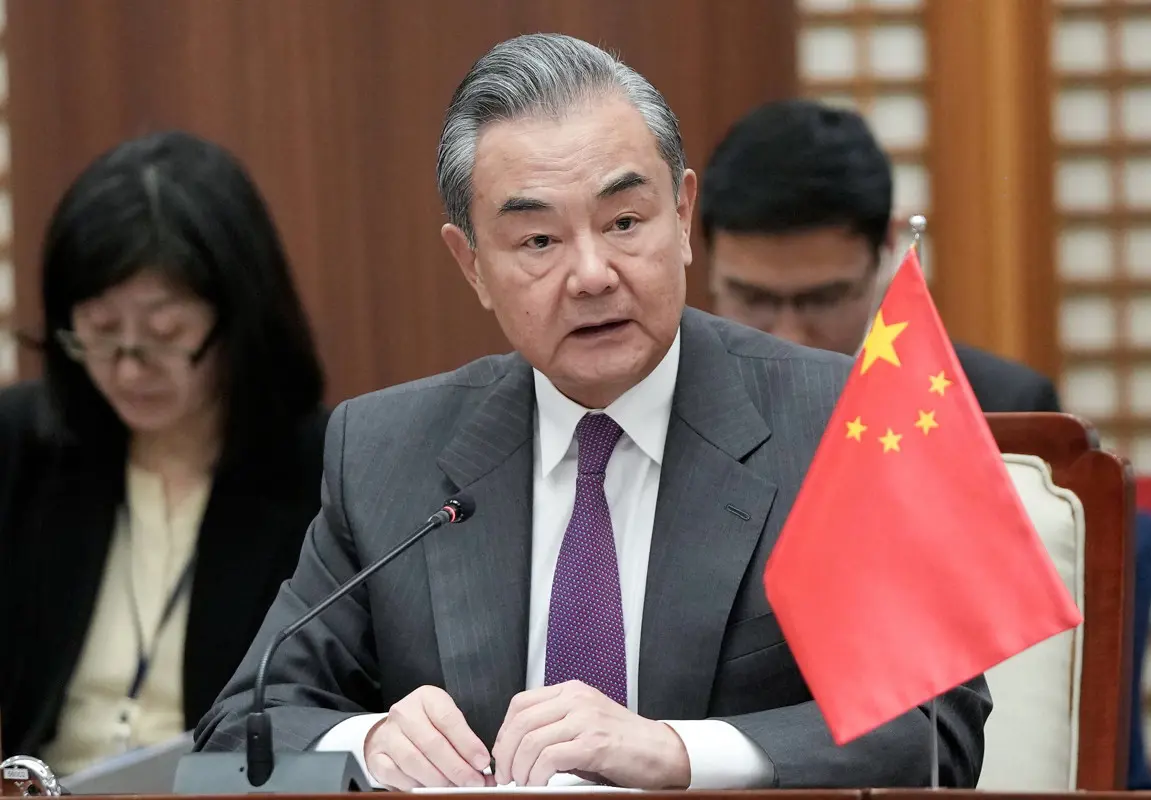 A kínai külügyminiszter szerint továbbra is stabil marad az Európa-politikájuk