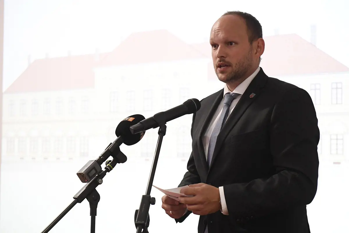 A jobbikos országgyűlési képviselő feljelentést tett, amiért az esztergomi polgármester a rokona érdekében járt el