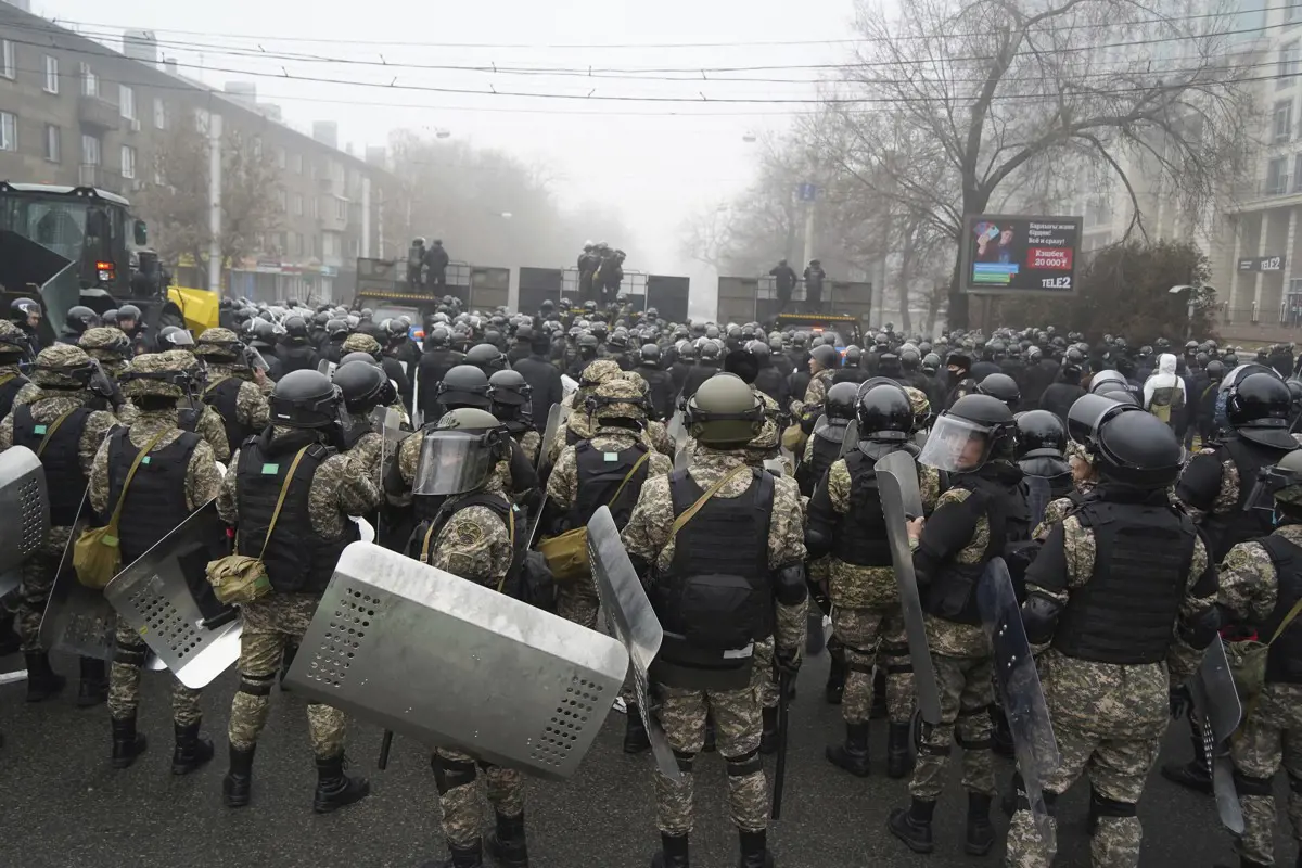 Van baj? Tűzparancsot adott ki a kazah elnök a rendvédelmi szerveknek