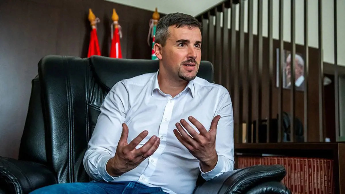 Jakab Péter szerint nem közmunkával, hanem a munkahelyek megmentésével kéne fellendíteni a gazdaságot