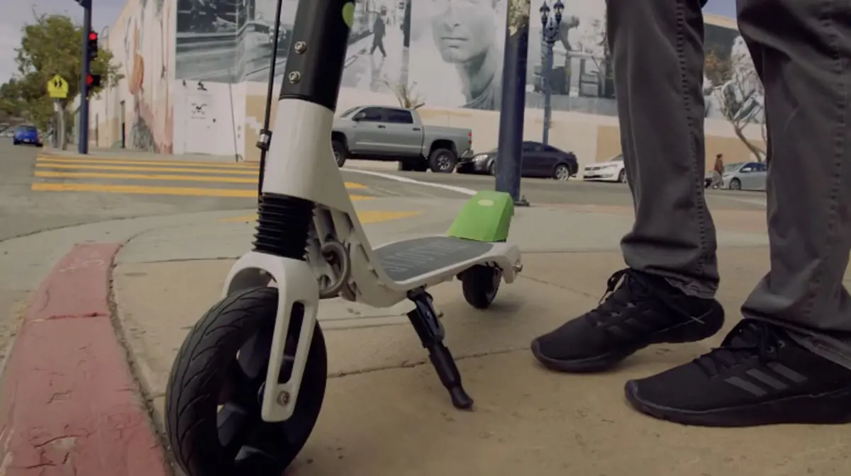 Begyűjtötték a közteresek a bérelhető elektromos rollereket a belvárosban