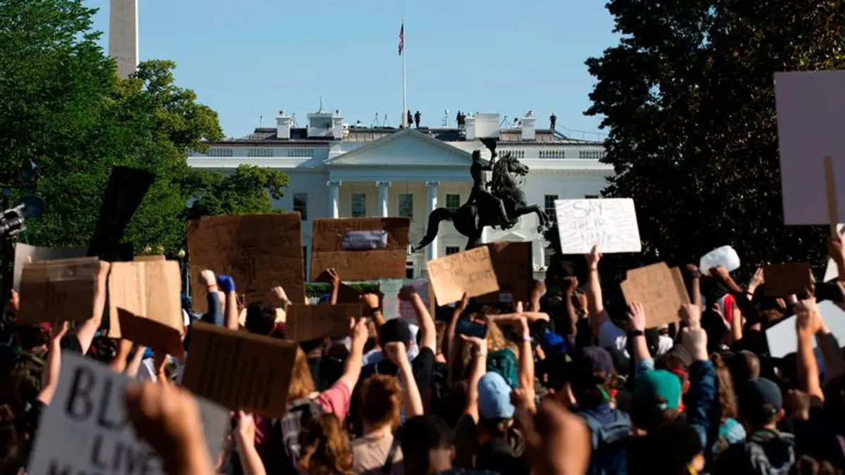 Ezrek tüntettek a Fehér Ház előtt a rendőri brutalitás ellen