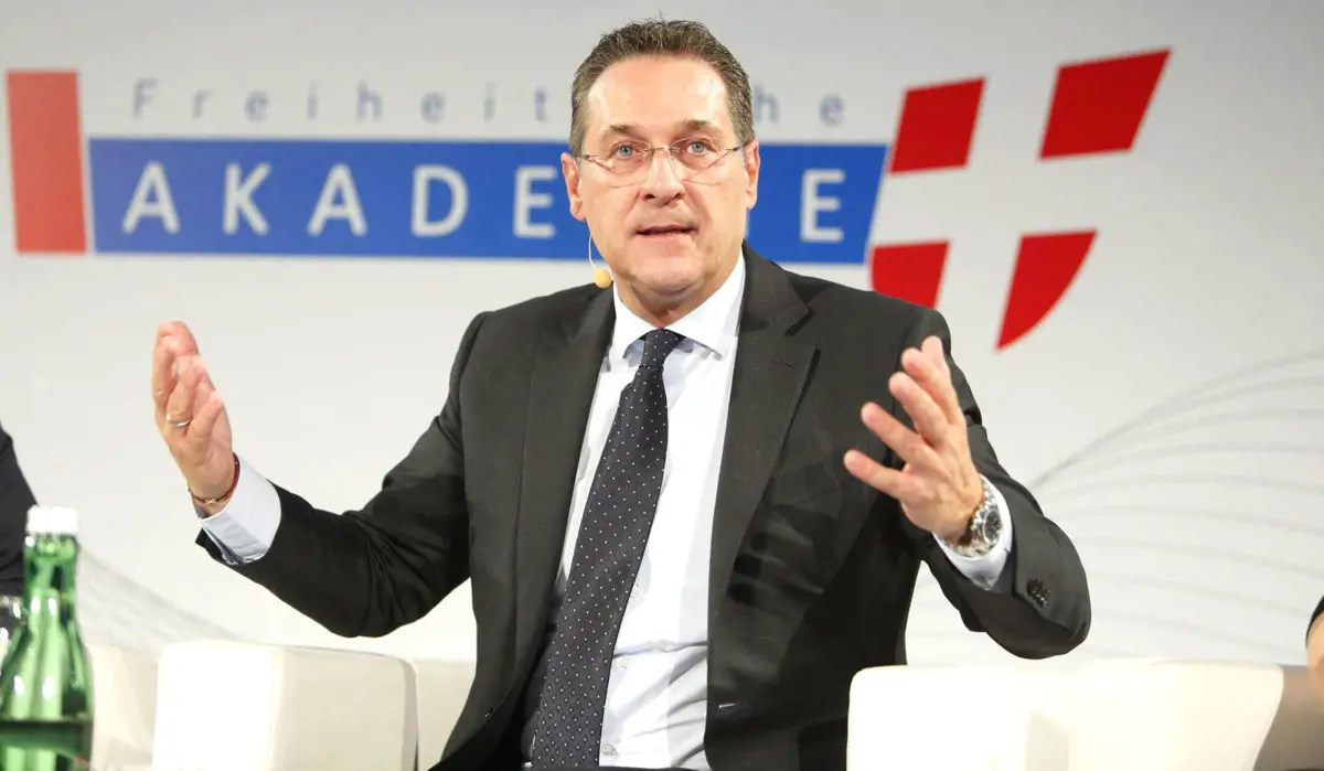 Az FPÖ felfüggesztette Heinz-Christian Strache párttagságát