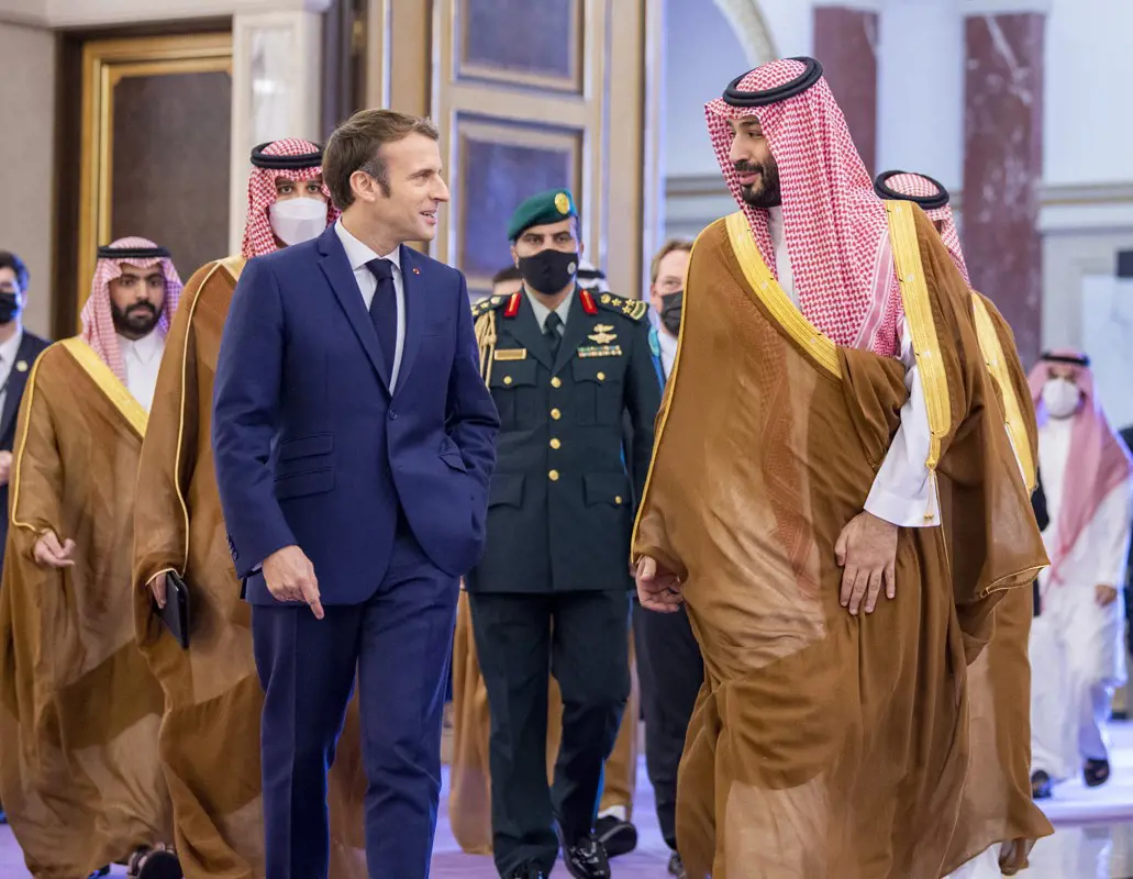 Most épp Macron bizonyította be Szaúd-Arábiában, mennyire hamis, amikor a Nyugat az emberi jogokról papol