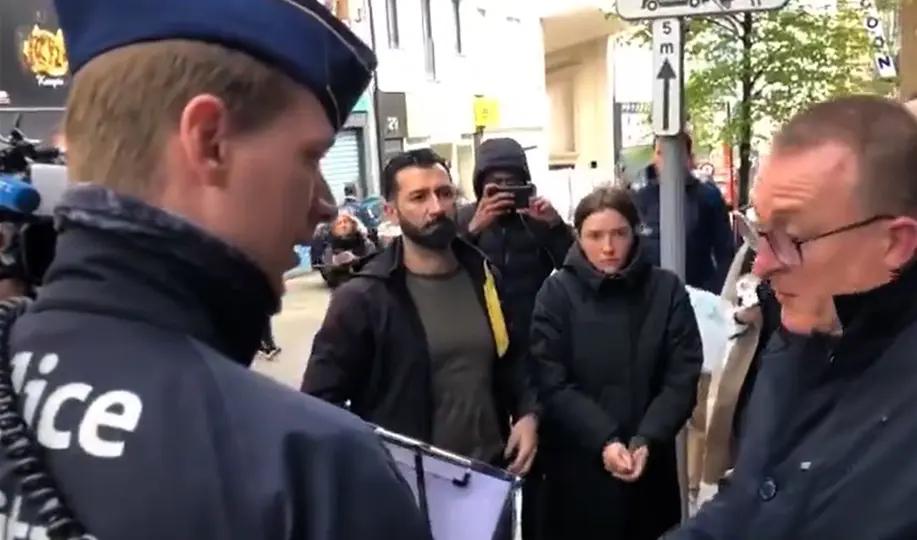 A rendőrök oszlatták fel Orbán és elvbarátai konferenciáját Brüsszelben
