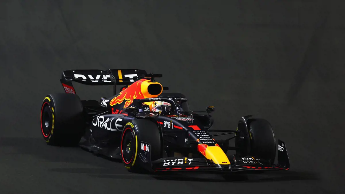 Verstappen nagy csatában győzte le Leclerc-t, Péreznek óriási pechje volt