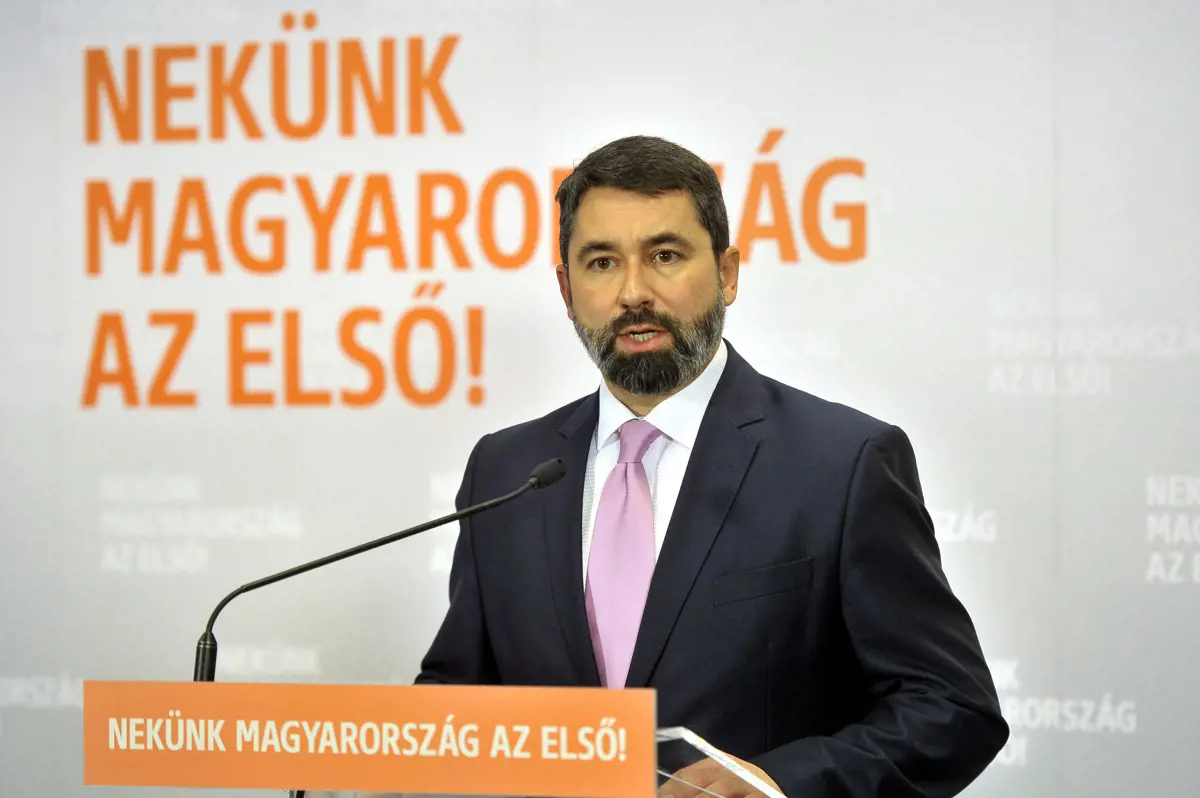 A fideszes Hidvéghi nem akar EP-s Pegasus-vizsgálóbizottságot, helyette Gyurcsány után kellene vizsgálódni