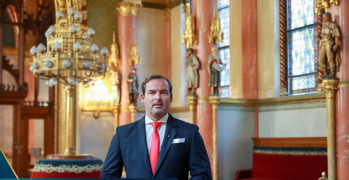 Balassa Péter: Pihenőnap helyett munkaszüneti nap legyen szenteste napja!