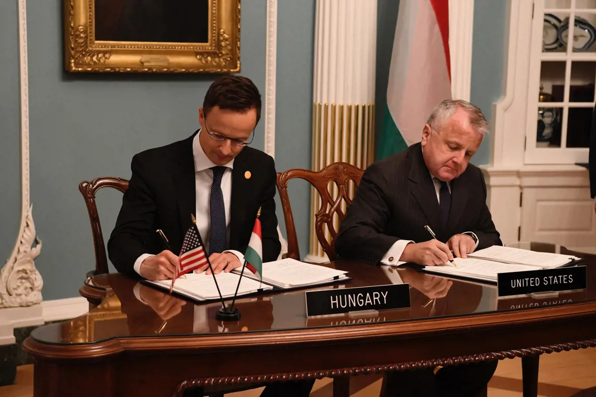 Szijjártó Péter aláírta Washingtonban a magyar-amerikai védelmi megállapodást