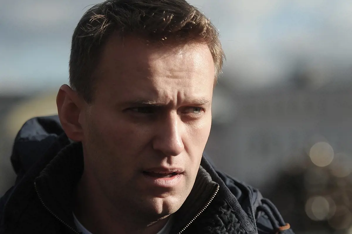 Orosz állami tévét és propagandát nézetnek Navalnijjal a börtönben