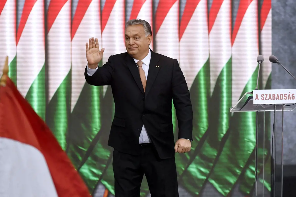 Nem lehet kérdezni arról Orbán Viktort, hogy miből fizette luxusnyaralását
