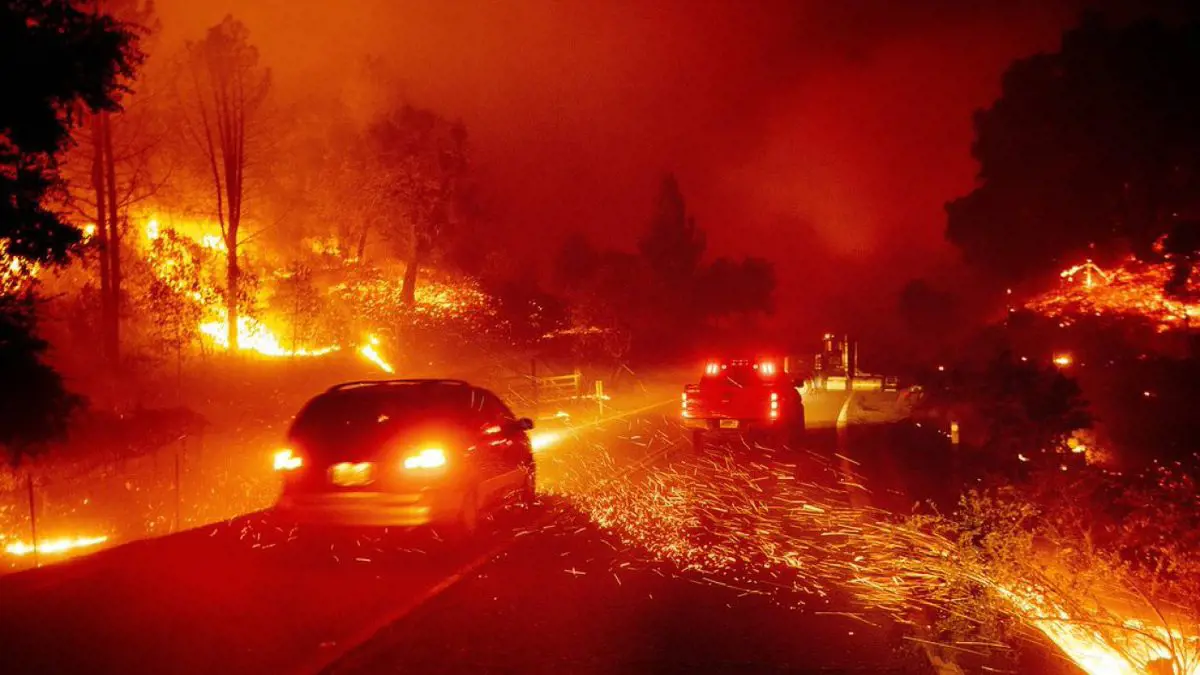 Tombol a tűzvész Kaliforniában, rendkívüli állapotot hirdettek