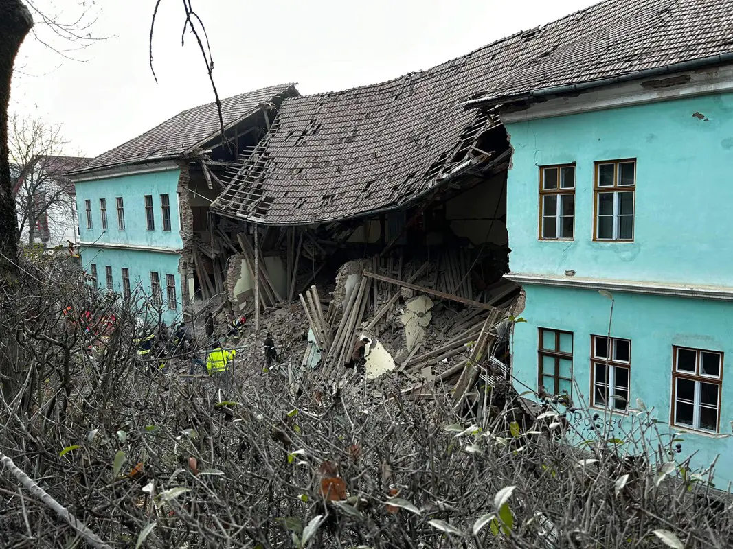 Egymillió forinttal segít Vác, miután beomlott egy székelyudvarhelyi kollégium, ahol egy diák meghalt