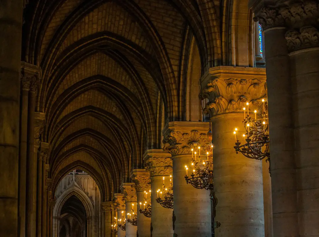 Együtt érez a világ a Notre Dame, az Európa büszkeségét jelentő katedrális pusztulása miatt