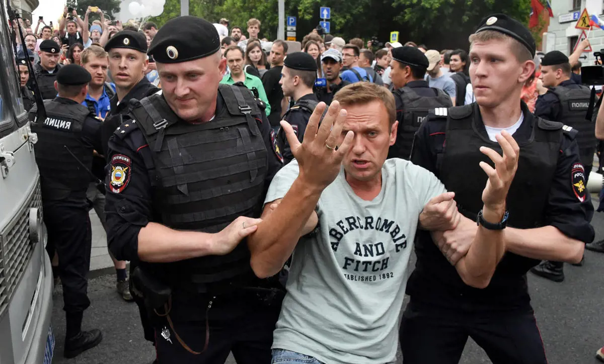 Leszállt Moszkvában Navalnij gépe, őrizetbe is vették