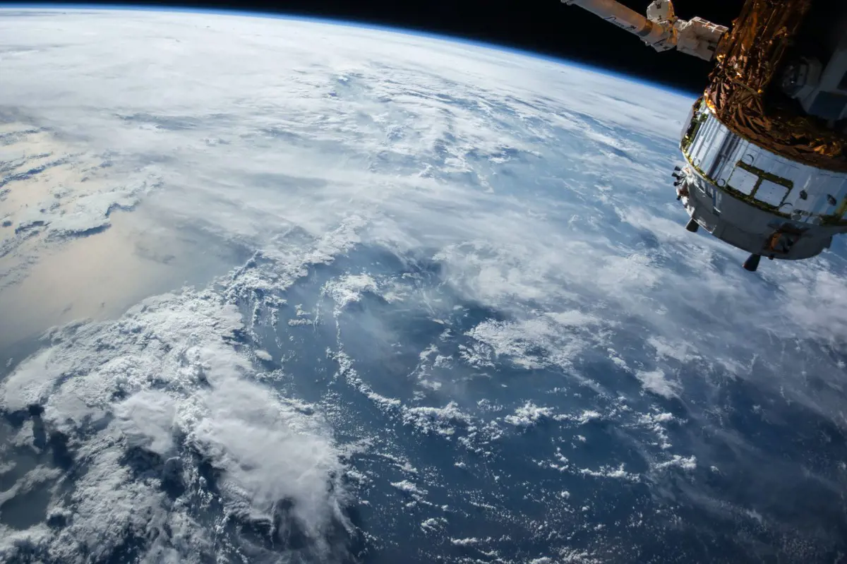 Közeledő űrszemét miatt kitérő manőverre kényszerül a Nemzetközi Űrállomás