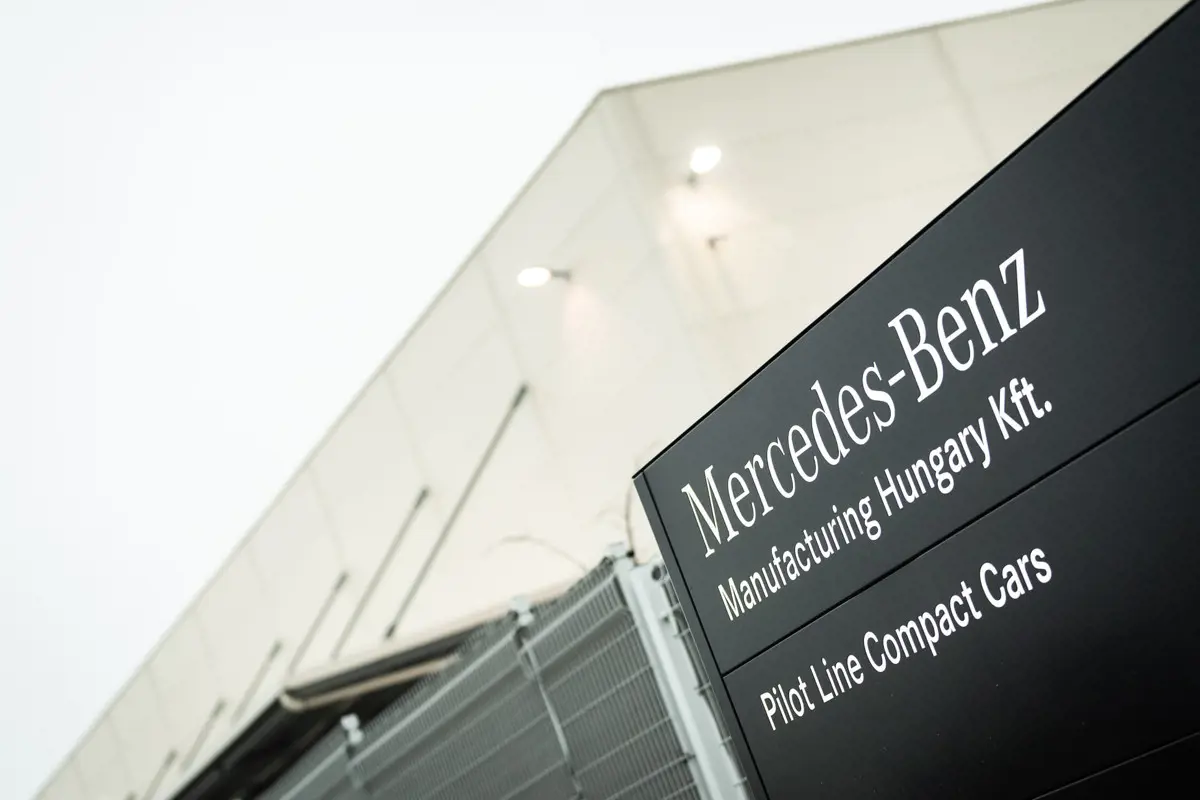 Alkatrészhiány miatt leáll a kecskeméti Mercedes-gyár